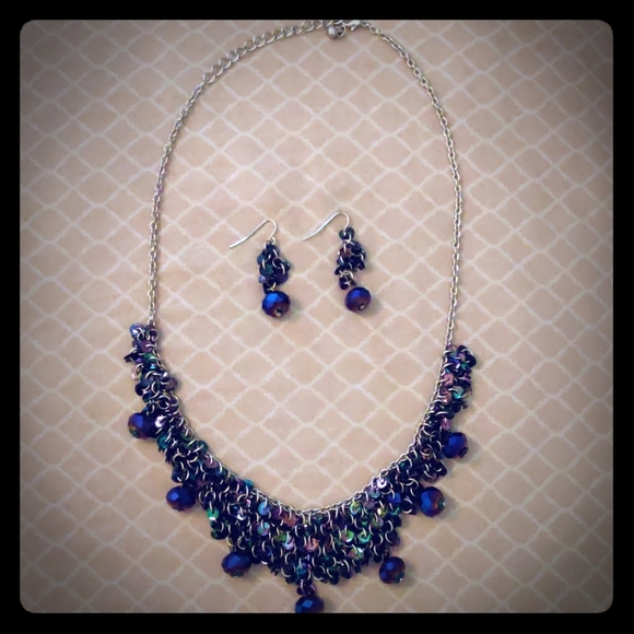 Beaded necklace and earrings set - Picture 1 of 2